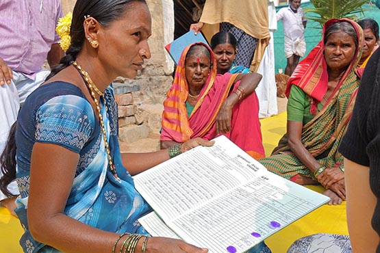 groupes de femmes dans les villages