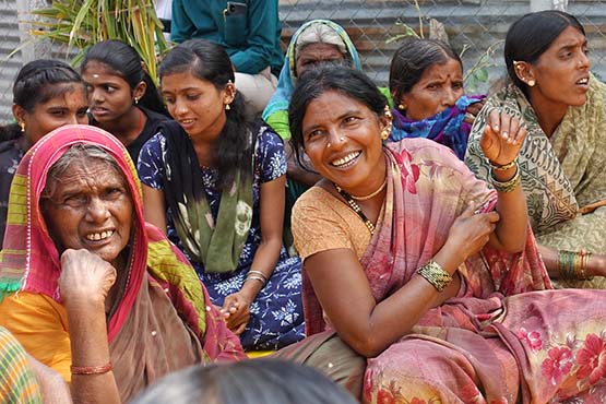 groupes de femmes dans les villages