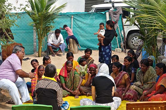 groupes de femmes dans les villages