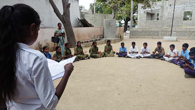 Parlement d'enfants dans le village de Mudamaguddi