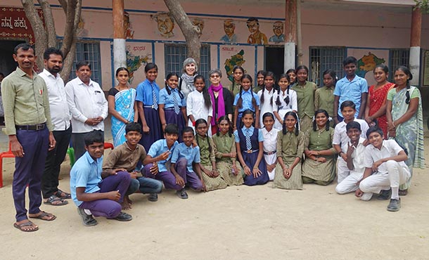 Parlement d'enfants dans le village de Mudamaguddi